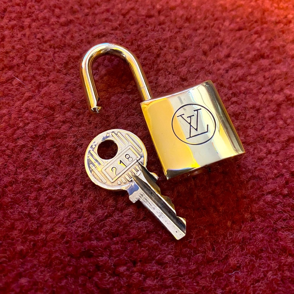 Rare 200-series Authentic Vintage Louis Vuitton Brass Lock & Key #218